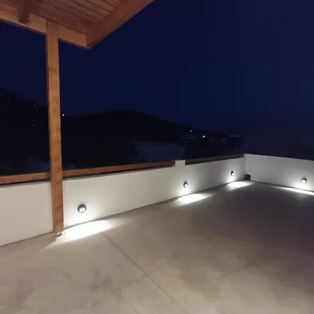 Iovi Tinos Ii Apartman *